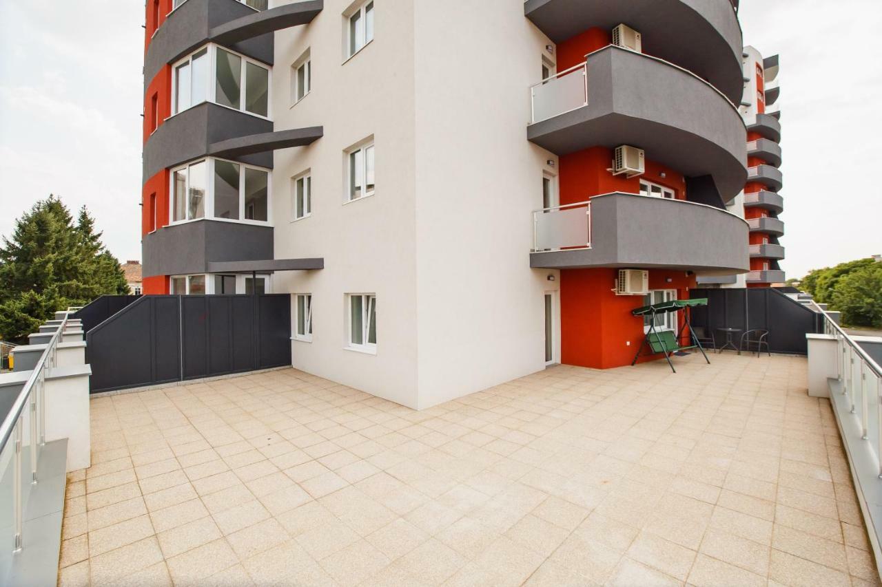 Spacious & Bright 2 Bedroom Central Apartment ออราแด ภายนอก รูปภาพ