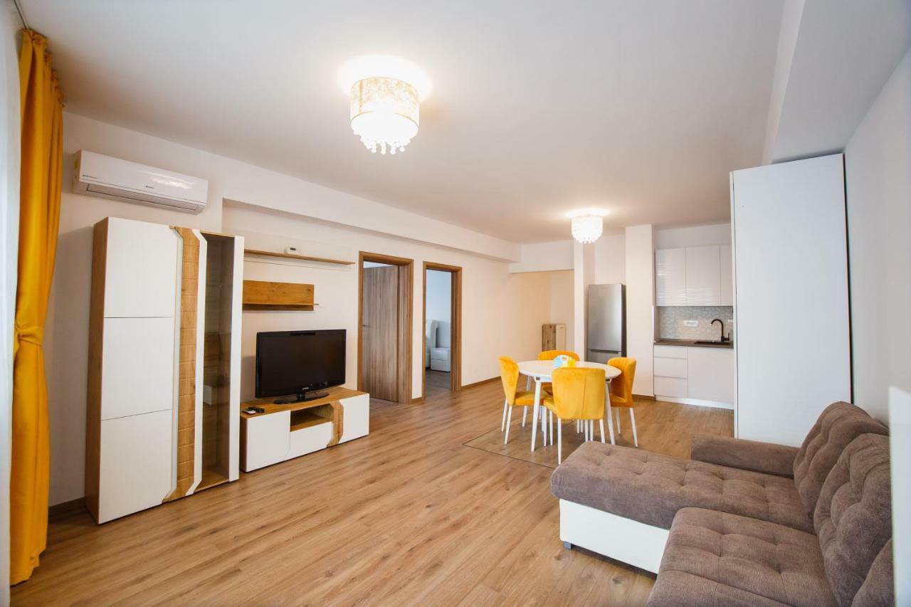 Spacious & Bright 2 Bedroom Central Apartment ออราแด ภายนอก รูปภาพ